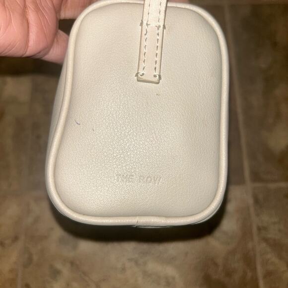 THE ROW 90s Leather Shoulder Bag - Picture 6 of 8